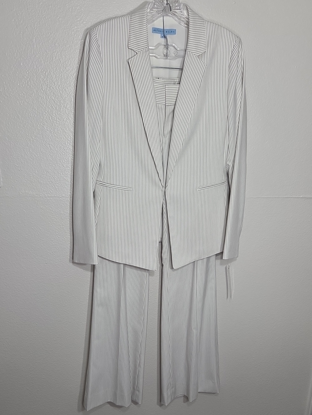 ANTONIO MELANI Ivory Suit with Thin Gray Pinstripes - Picture 2 of 11